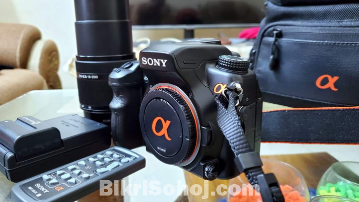 Sony a700 dslr with 18-200mm lens